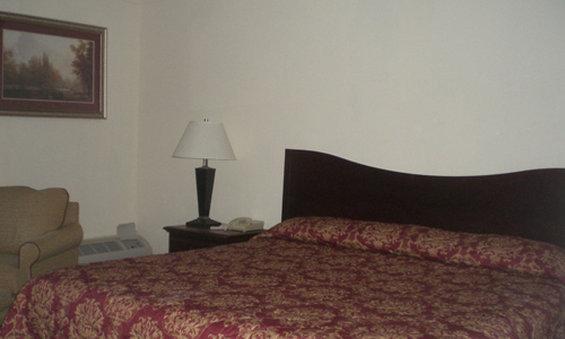 Executive Inn - Knoxville Room photo