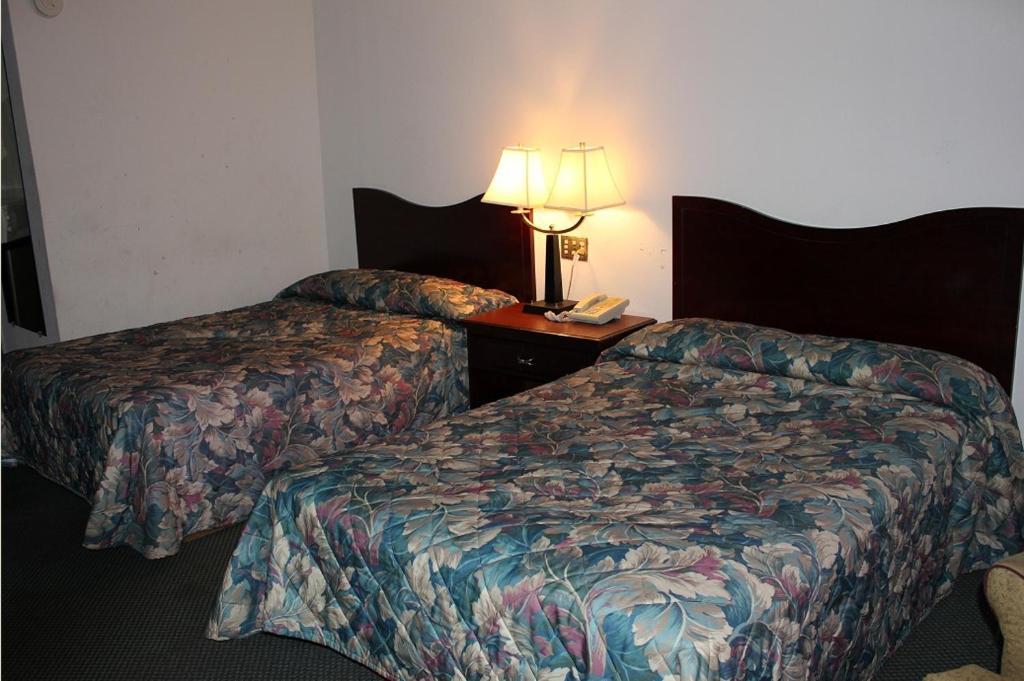 Executive Inn - Knoxville Room photo