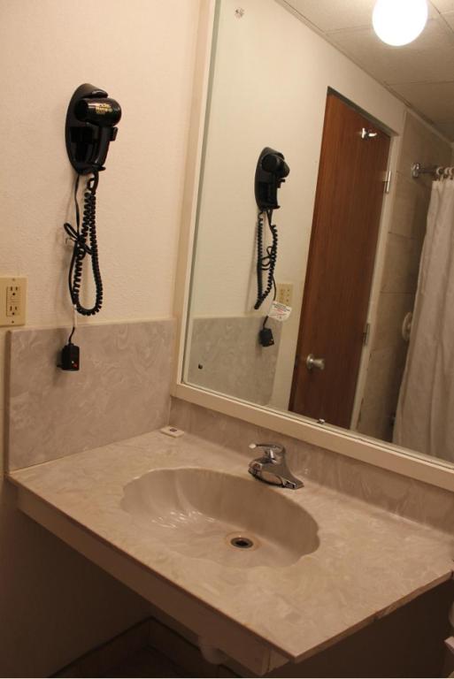 Executive Inn - Knoxville Room photo